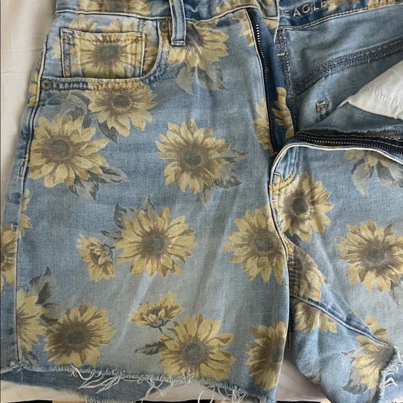 American Eagle Outfitters Blue and Yellow Floral Jean Shorts - Picture 4 of 4